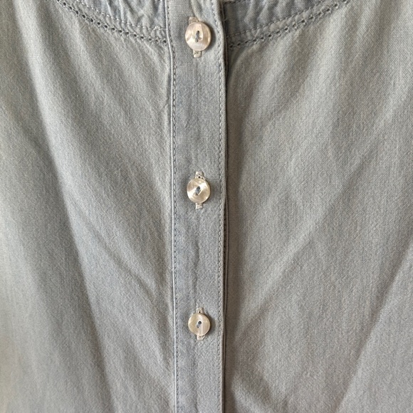 Liz Claiborne Pale Blue Button-Front Women's Shirt - Picture 3 of 8